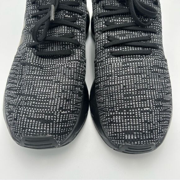 NWOB Adidas Swift Run 22 J Black/ Grey Unisex US Size 6.5 main image 6
